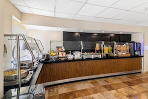 Déjeuner complet gratuit tous les jours