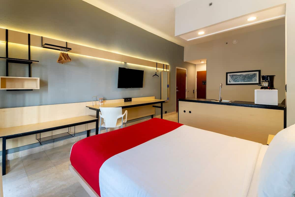 Meja kerja, setrika/meja setrika, Wi-Fi gratis, dan seprai linen