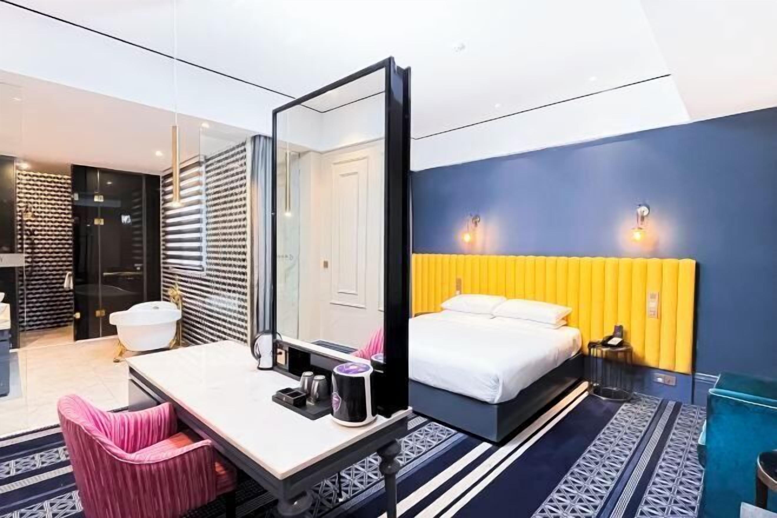 In-room safe, desk, soundproofing, free WiFi