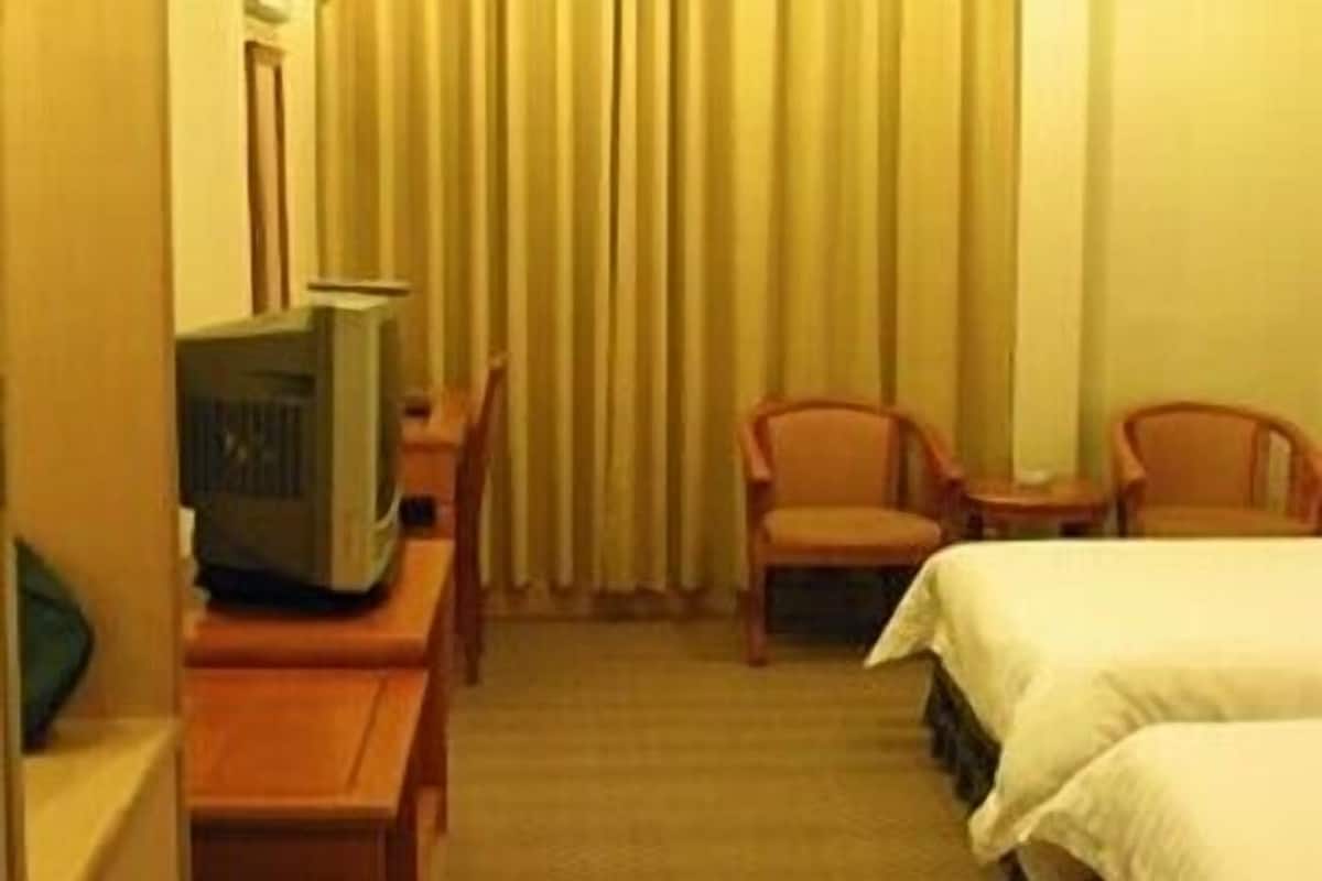 Cofres nos quartos, escrivaninha, quartos à prova de som