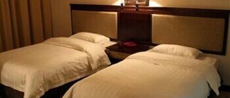 商務客房 | 客房內保險箱、書桌、隔音、免費無線上網