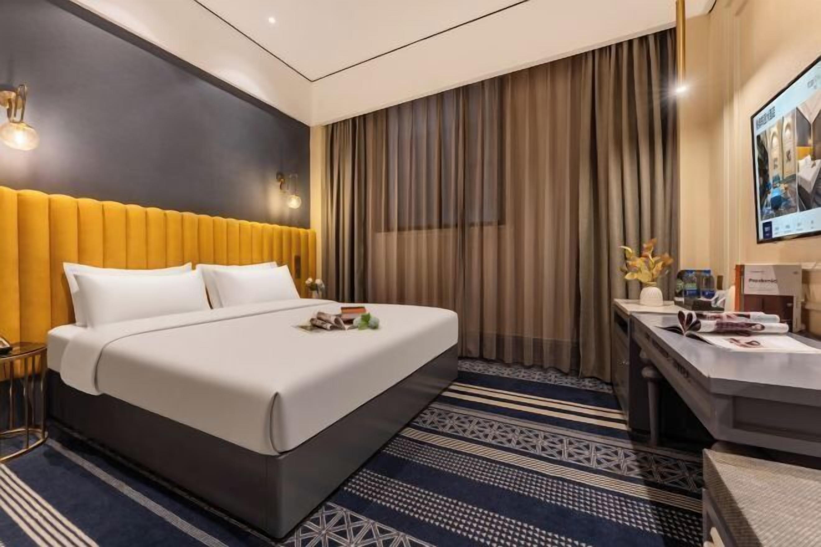 In-room safe, desk, soundproofing, free WiFi