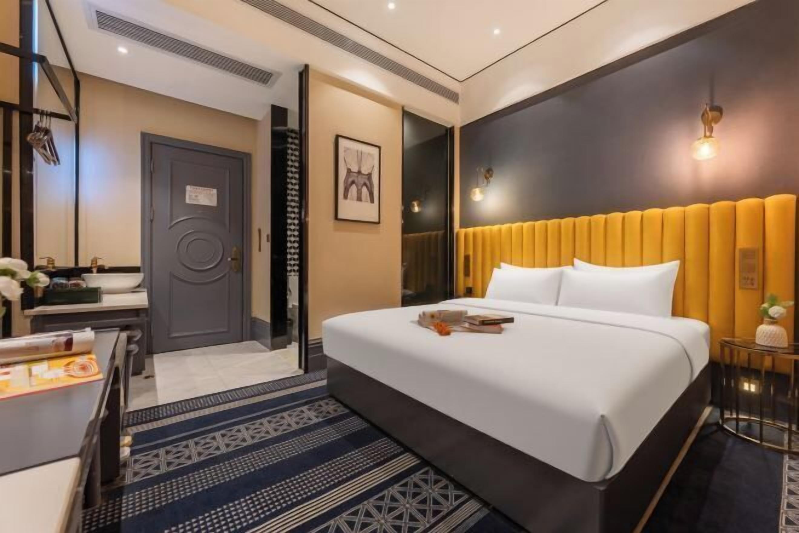 In-room safe, desk, soundproofing, free WiFi