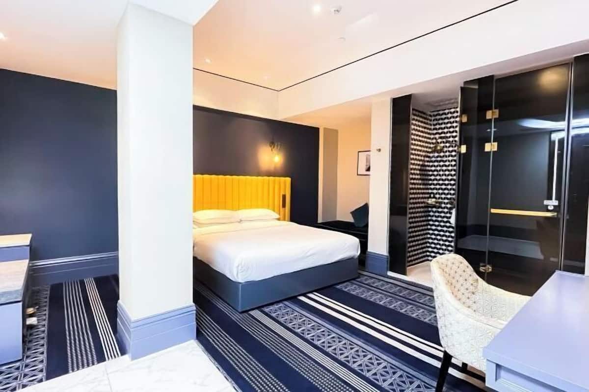 Een kluis op de kamer, een bureau, geluiddichte muren, gratis wifi