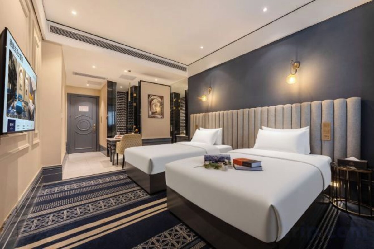 Deluxe 2-bed Room