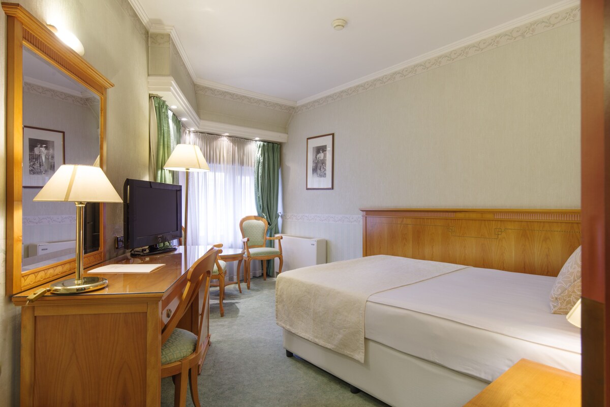 Minibar, in-room safe, blackout drapes, soundproofing