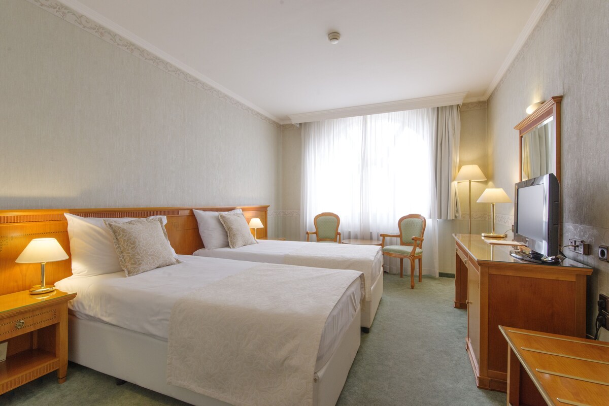 Minibar, in-room safe, blackout drapes, soundproofing