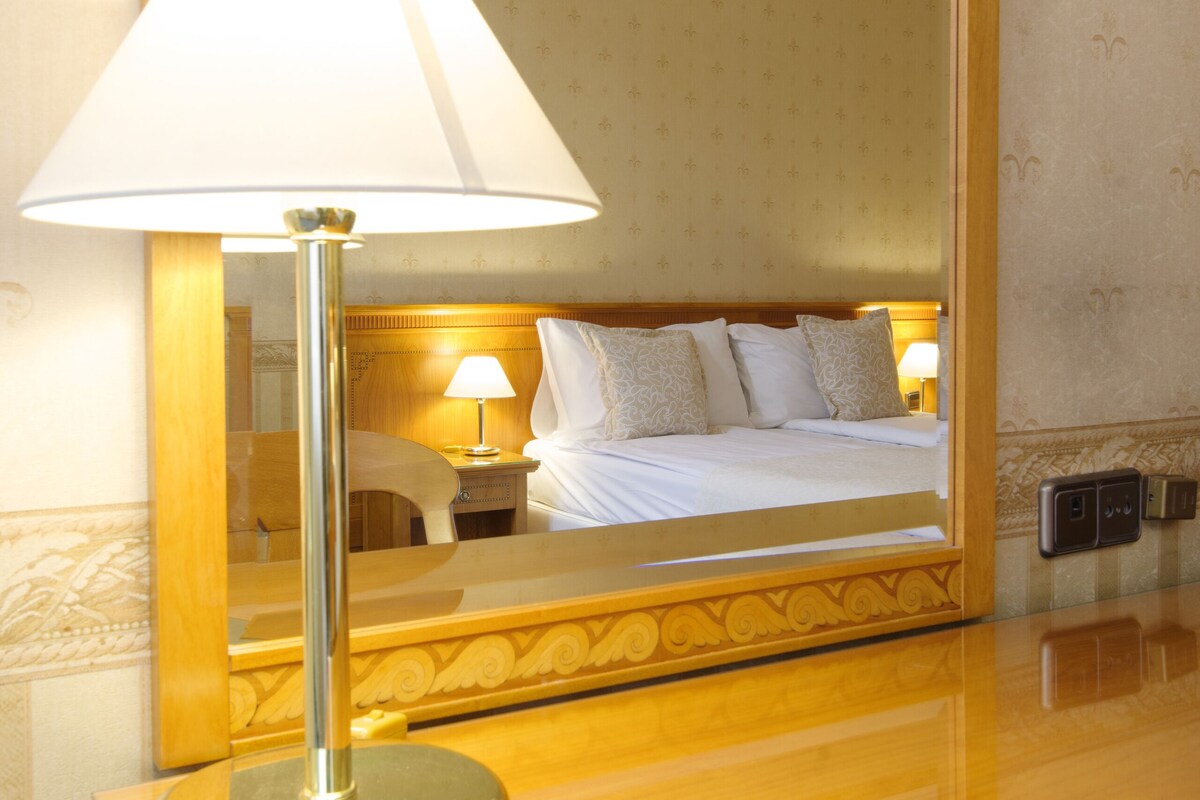 Minibar, in-room safe, blackout drapes, soundproofing