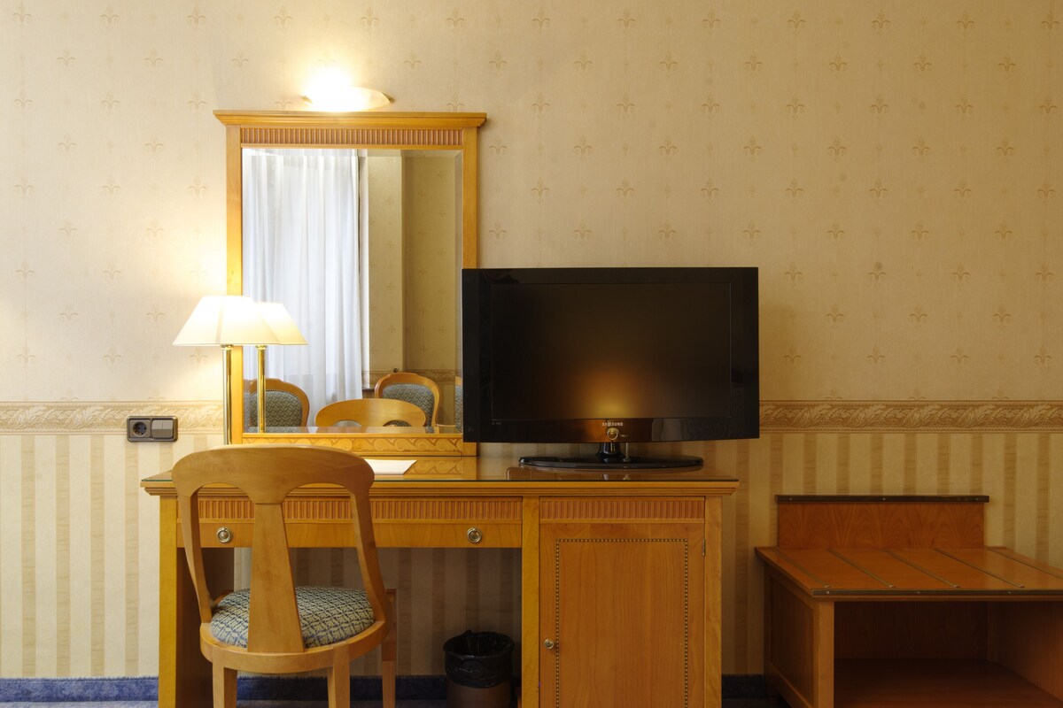 Minibar, in-room safe, blackout drapes, soundproofing