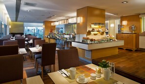 Breakfast, lunch and dinner served  - Occidental Istanbul City (Istanbul)