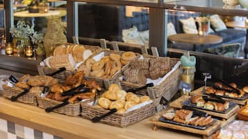 Daily buffet breakfast for a fee