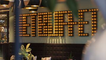3 restaurants, serveren ontbijt, lunch, diner, sushigerechten