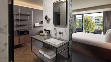 Superior kamer, 2 eenpersoonsbedden | Een kluis op de kamer, een bureau, geluiddichte muren, gratis wifi