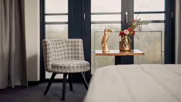 In-room safe, desk, soundproofing, free WiFi