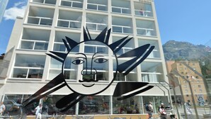 Front of property - Hotel Sonne St Moritz (St. Moritz)