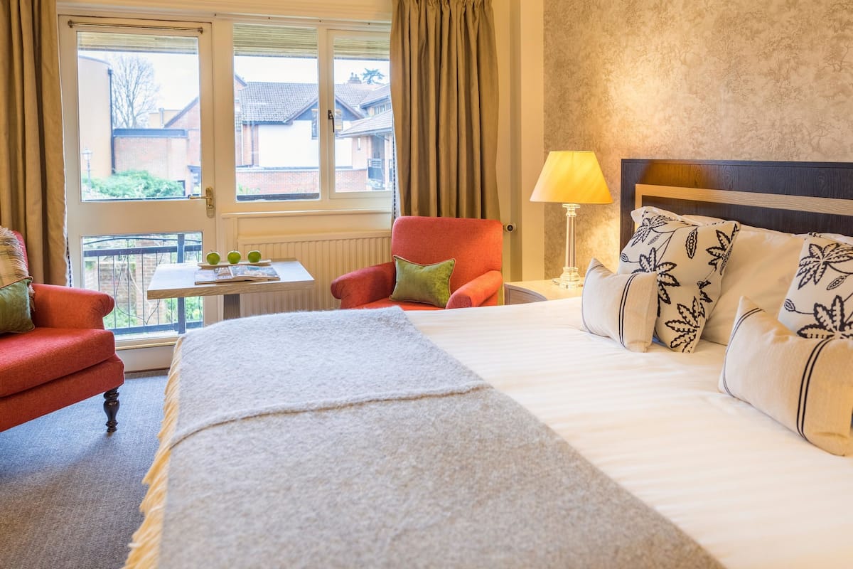 premium bedding, in-room safe, desk, iron/ironing board