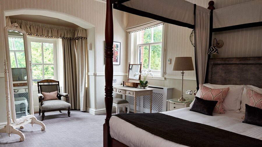 Careys Manor & Senspa