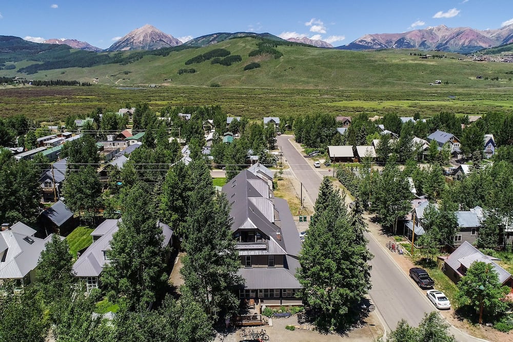 Elk Mountain Lodge