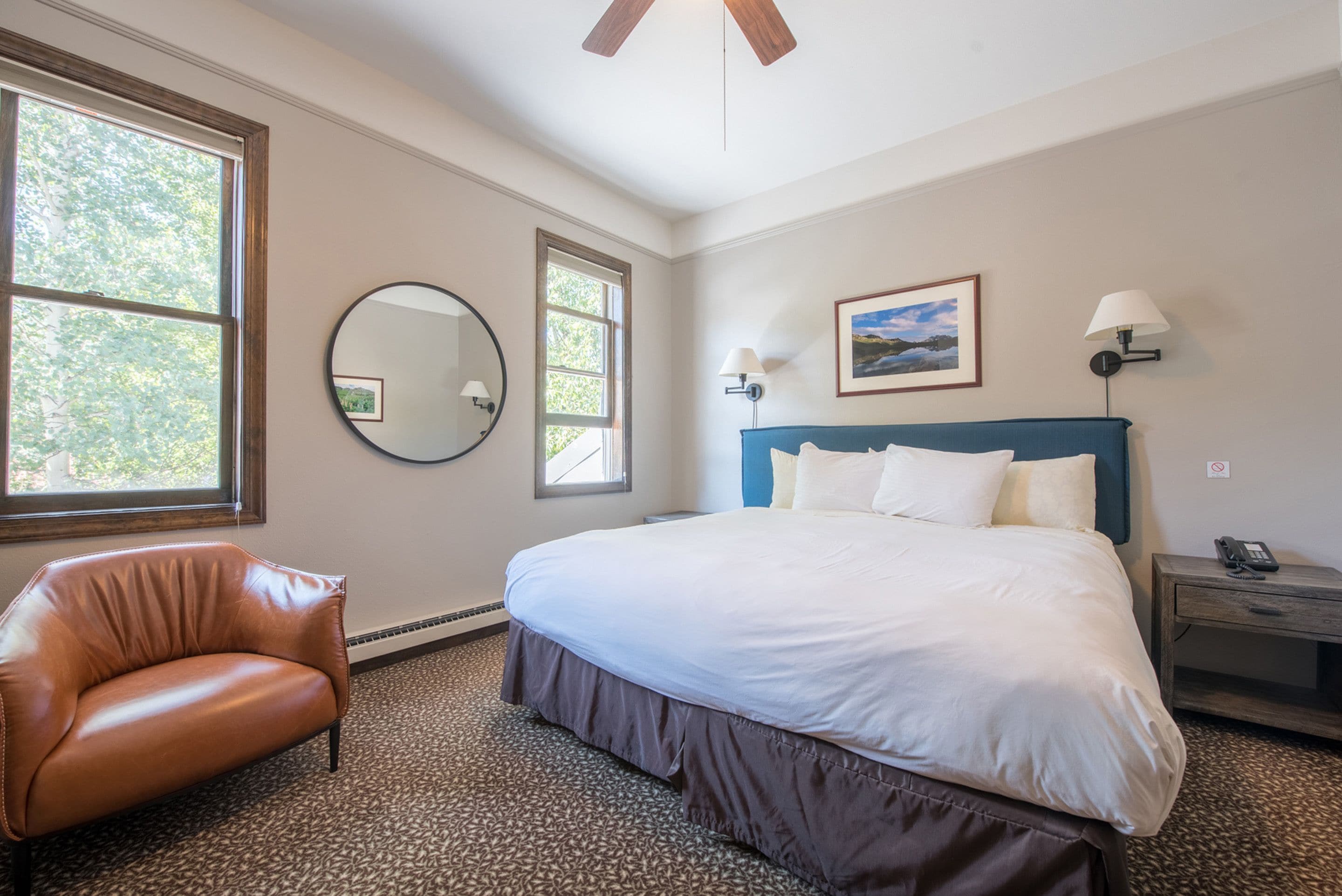 Habitación estándar, 1 cama de matrimonio grande | Ropa de cama hipoalergénica y decoración individual