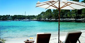 Minibar, in-room safe, desk, iron/ironing board - Blau PortoPetro Beach Resort & Spa (Santanyi)
