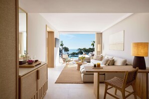 Minibar, safe på rommet, skrivebord og strykejern/-brett