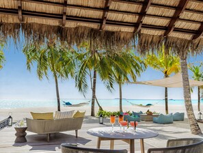 Terrace/patio - One&Only Reethi Rah (Reethi Rah)
