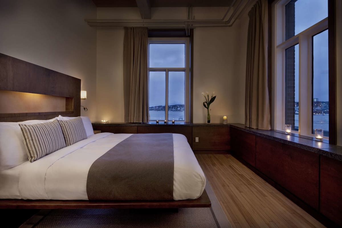 Egyptian cotton sheets, premium bedding, down duvets, pillow-top beds