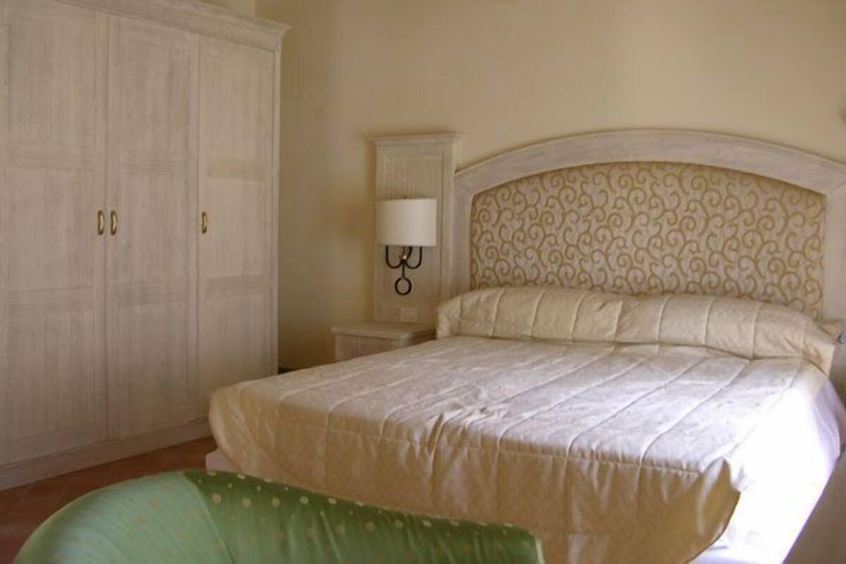 Deluxe Double Room Single Use | In-room safe, iron/ironing board, alarm clocks