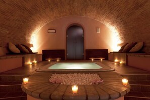 Indoor spa tub - Relais Badia di Campoleone (Capolona)