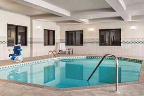 Indoor pool, sun loungers