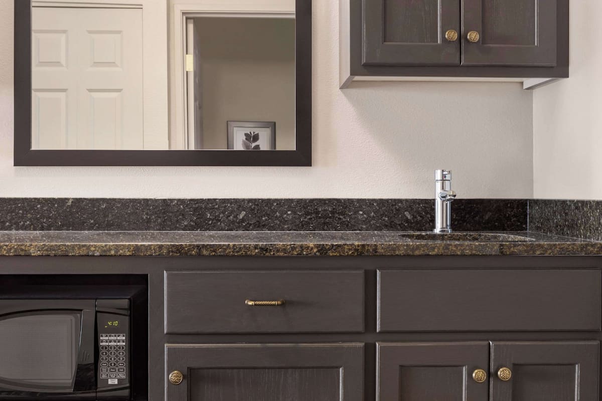 1 bedroom, in-room safe, desk, laptop workspace