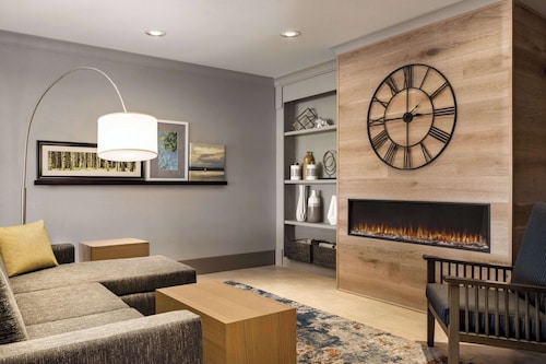 Country Inn & Suites by Radisson, St. Cloud East, MN