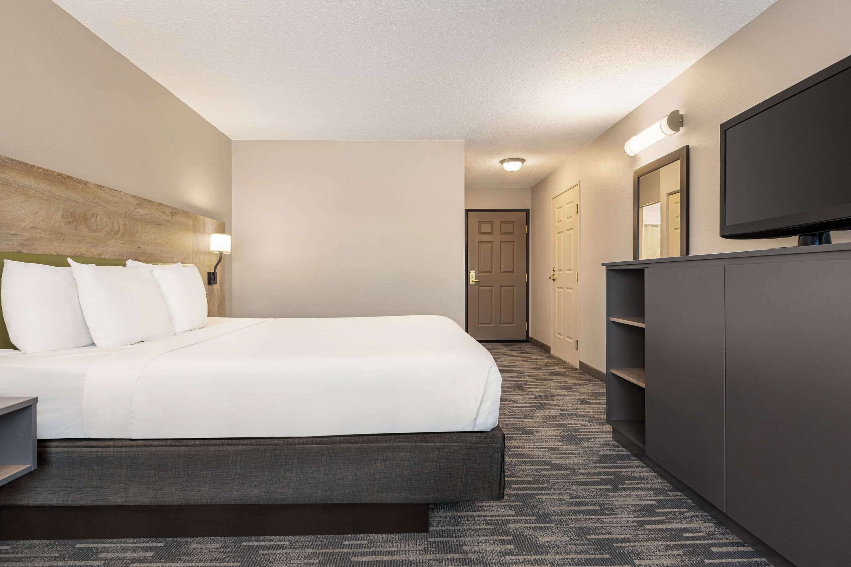 1 bedroom, in-room safe, desk, laptop workspace