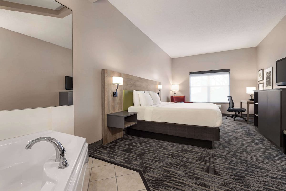 1 bedroom, in-room safe, desk, laptop workspace