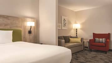 Studio Suite, 1 King Bed, Non Smoking | 1 bedroom, in-room safe, desk, laptop workspace