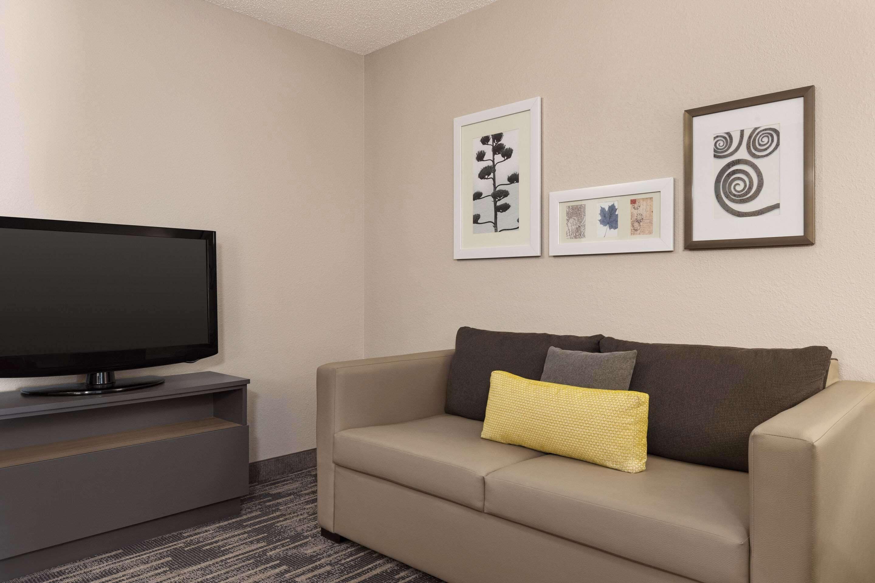 suite, 1 bedroom, non smoking | 1 bedroom, in-room safe, desk, laptop workspace