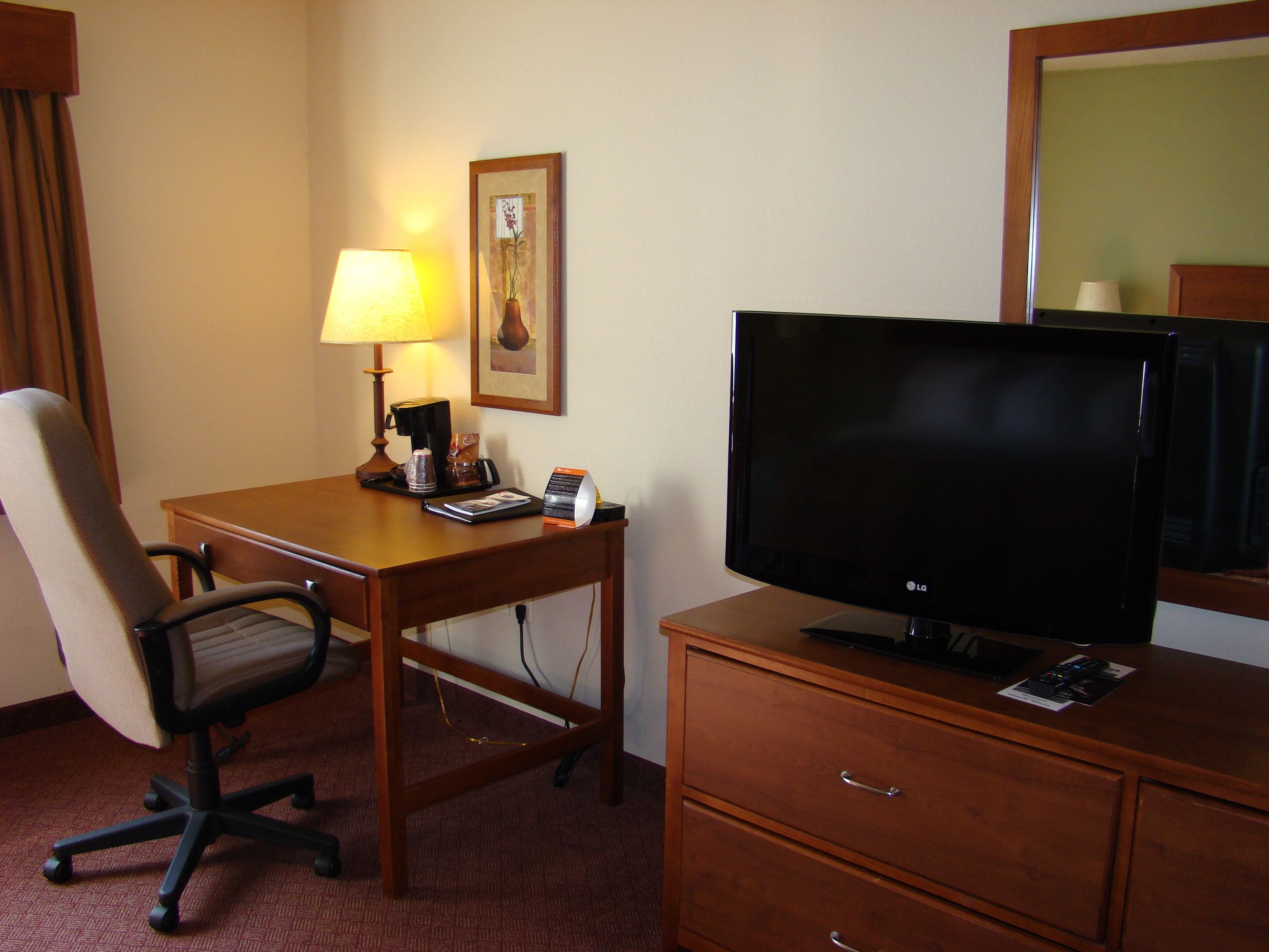 studio suite, 1 king bed, non smoking | living area | 40-inch flat-screen tv with cable channels, tv