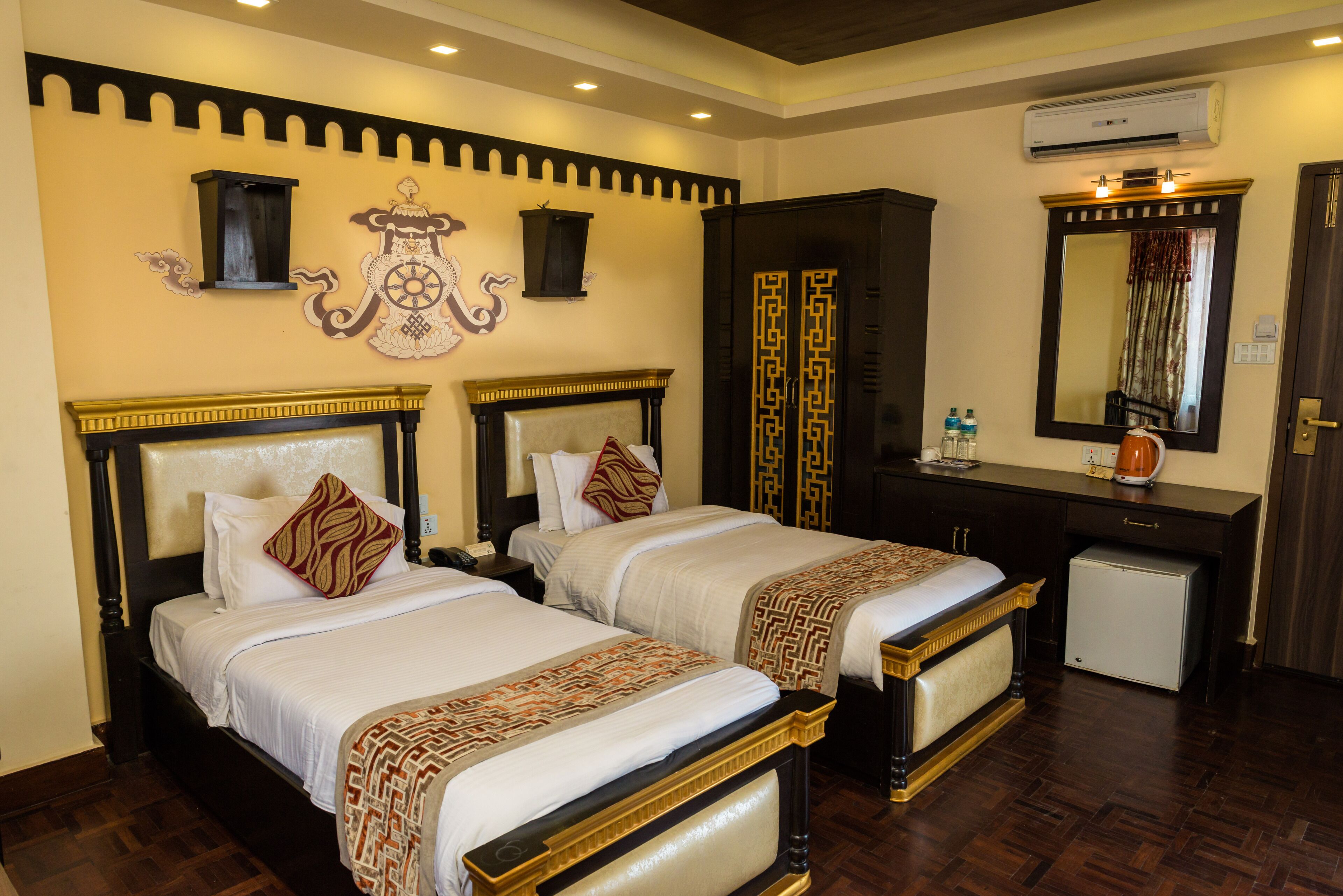 Deluxe-herbergi fyrir tvo, tvö rúm | Útsýni yfir garðinn