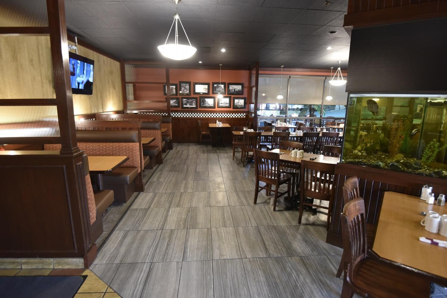 Breakfast and dinner served, pool views 