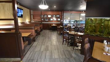 Breakfast and dinner served, pool views