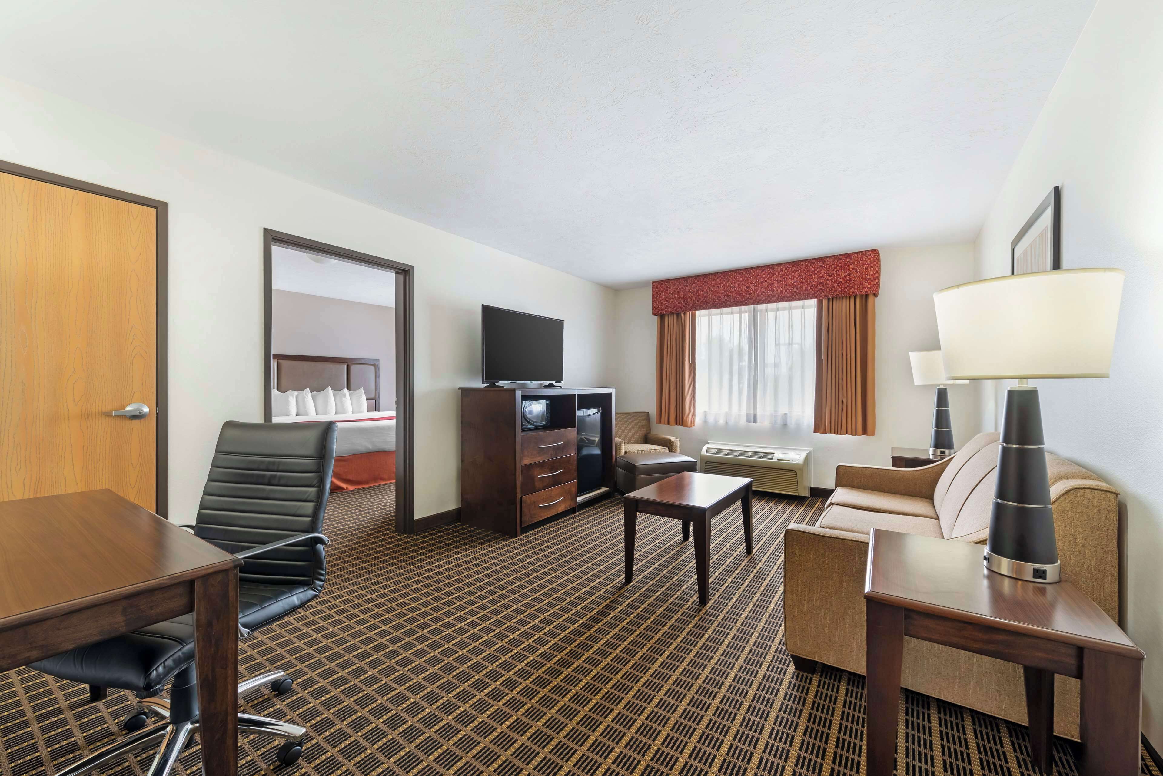 pillow-top beds, iron/ironing board, wifi, bed sheets