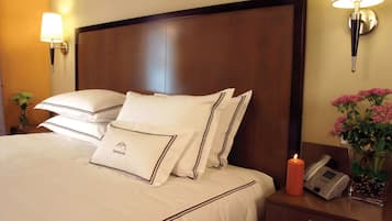 Habitación estándar, 1 cama de matrimonio grande, no fumadores, frigorífico y microondas | Ropa de cama de alta calidad, edredones de plumas, escritorio