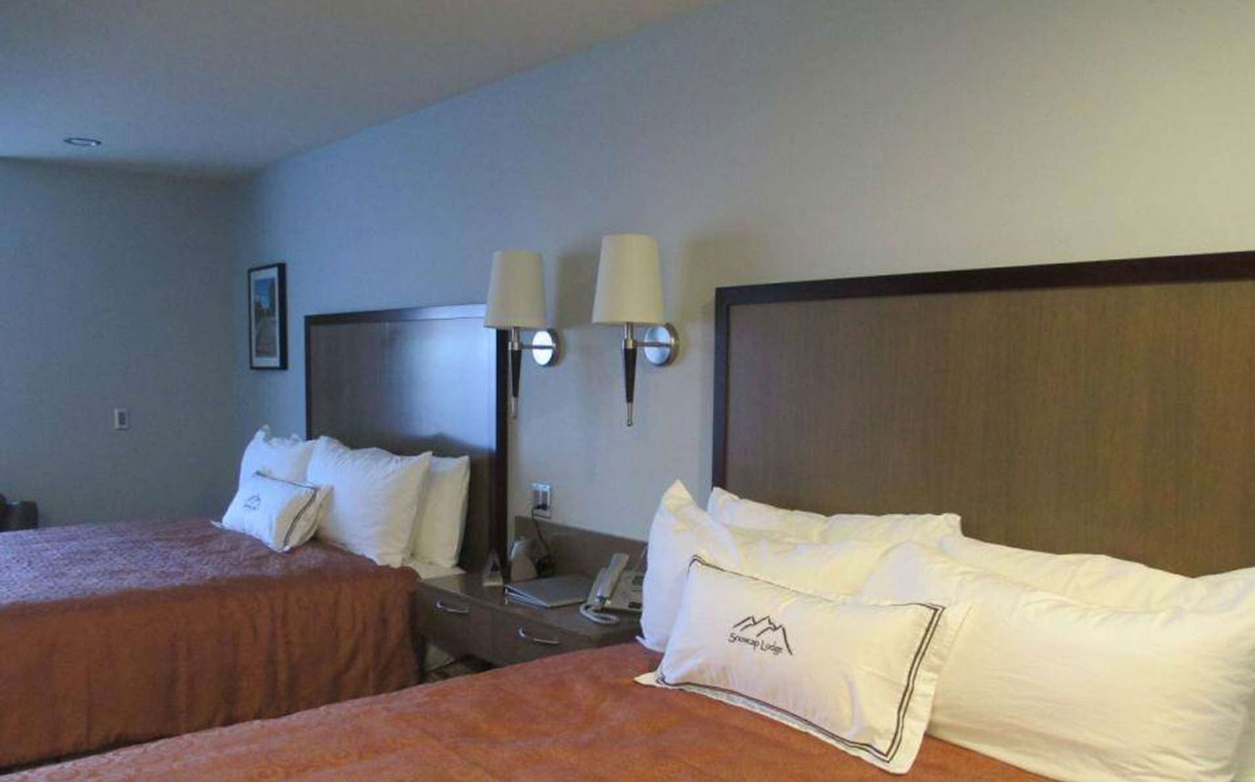 Premium bedding, down duvets, desk, blackout curtains