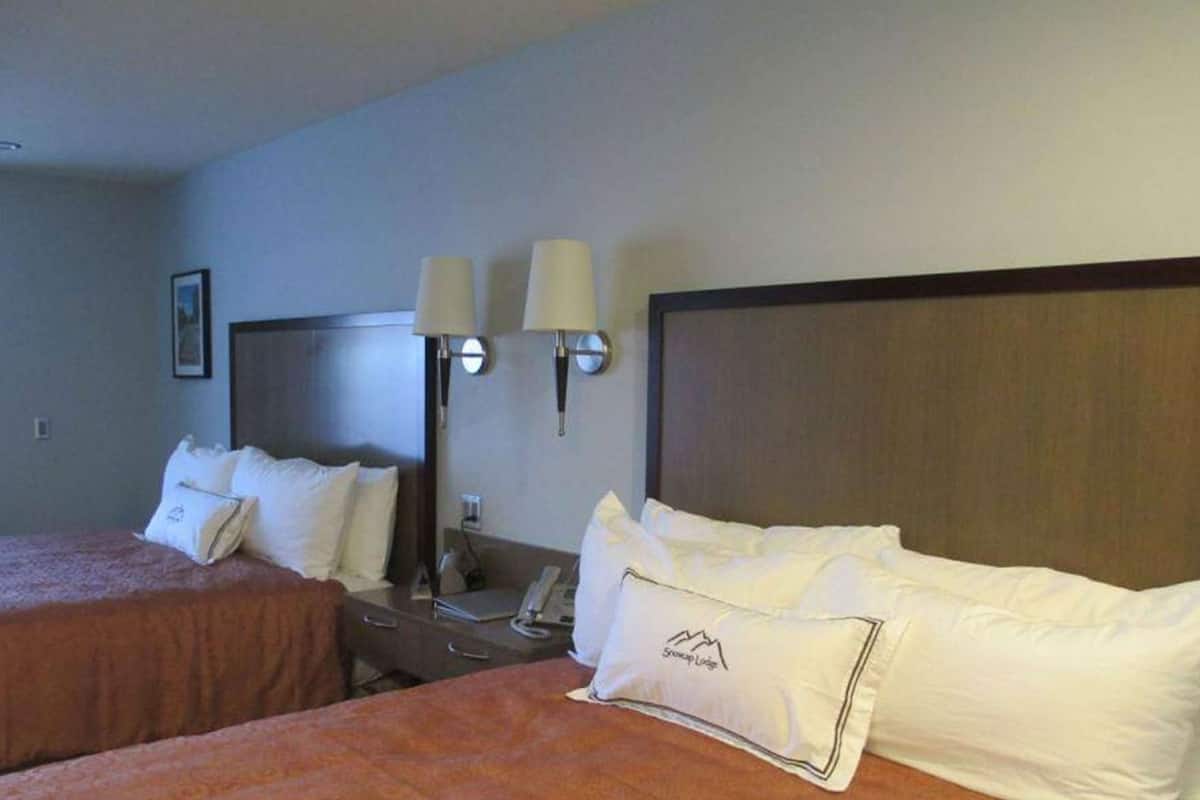 Premium bedding, down duvets, desk, blackout curtains