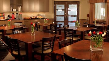 Tägliches inbegriffenes großes Frühstück