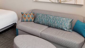 Allergikerbettwaren, Schreibtisch, Verdunkelungsvorhänge