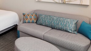 Allergitestet sengetøy, skrivebord og blendingsgardiner