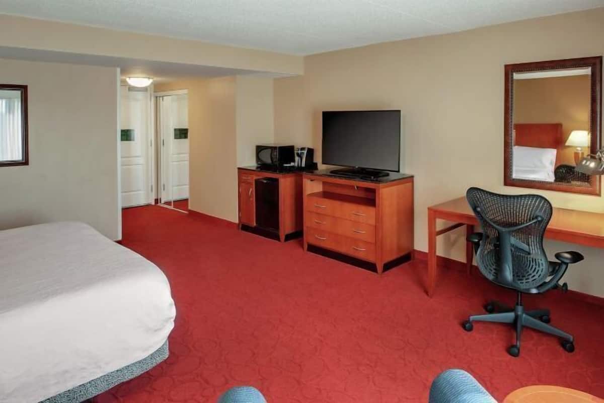 Premium bedding, pillow-top beds, in-room safe, desk