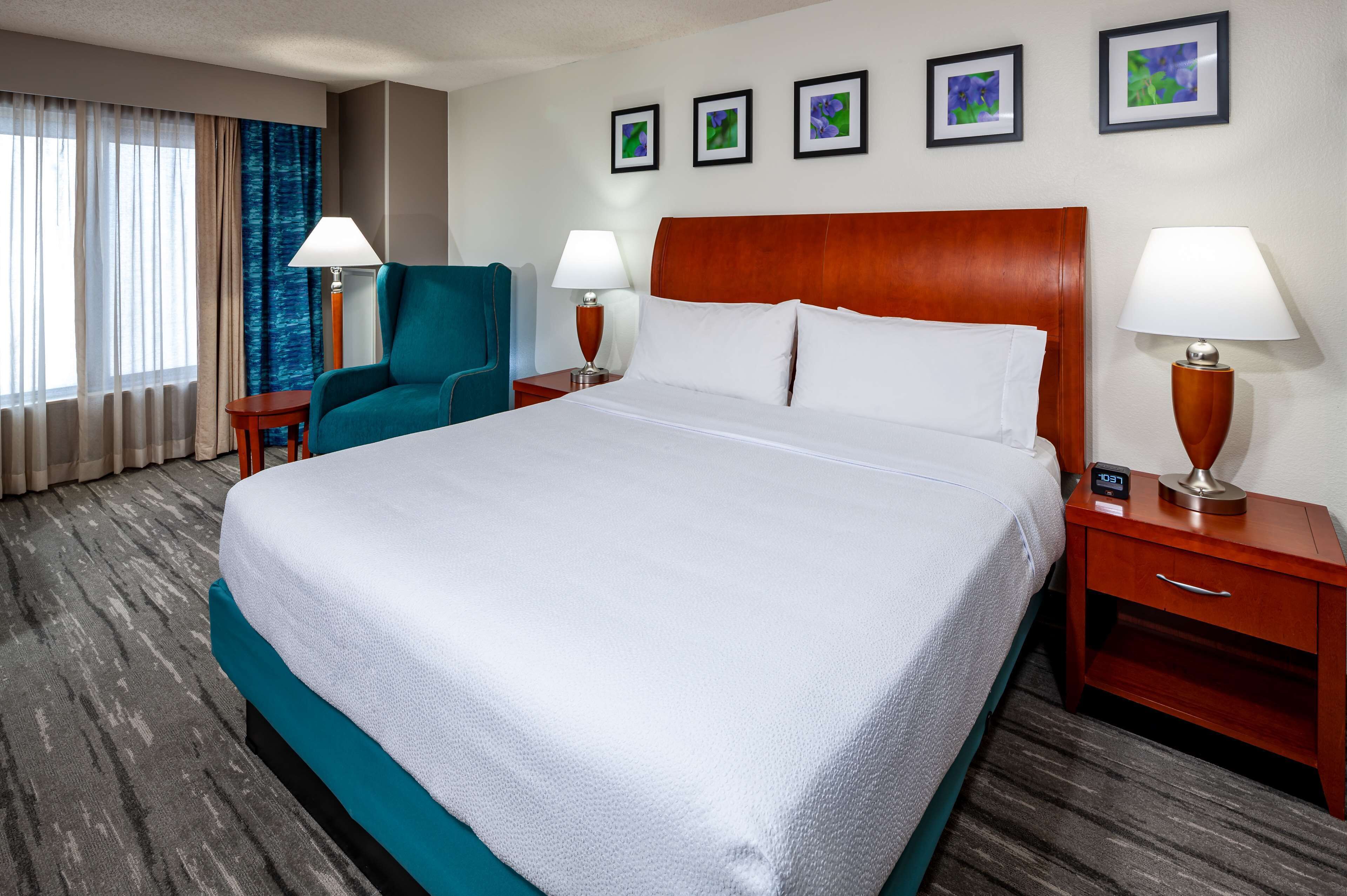 premium bedding, pillow-top beds, in-room safe, desk