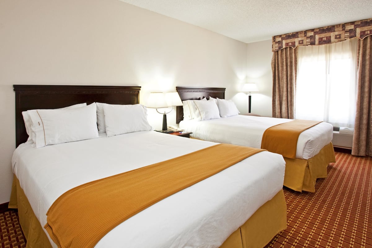 In-room safe, desk, iron/ironing board, free WiFi